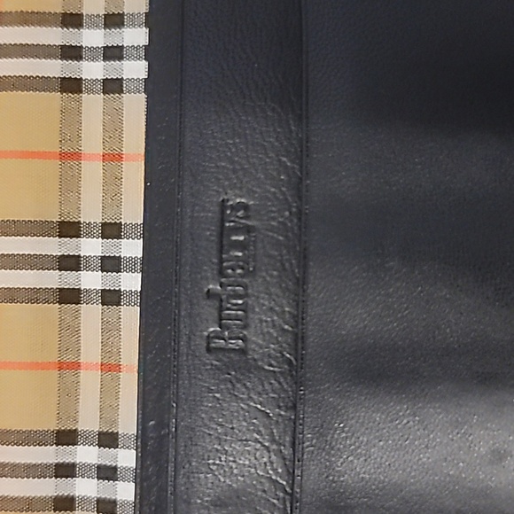 Like New Condition Burberrys Wallet - Picture 3 of 8